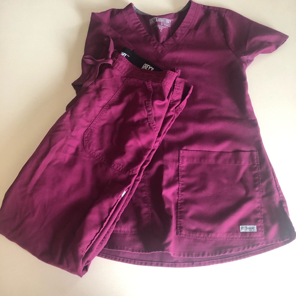 Greys Anatomy Wine Women’s Scrub Set